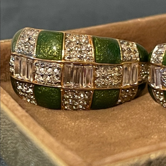 *RARE* Vintage St. John Metallic Green Enamel & Crystal Clip-on Earrings - Picture 4 of 8